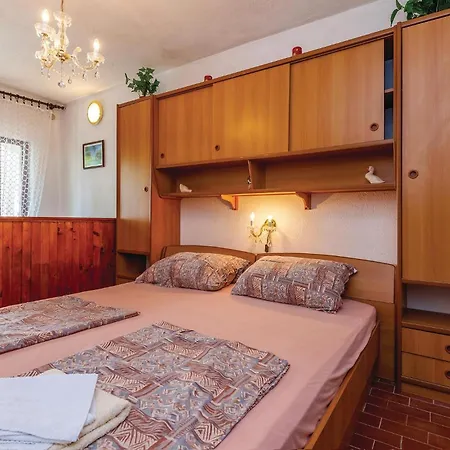Stunning In With Kitchen Apartment *