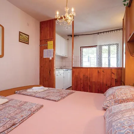 Stunning In With Kitchen Apartment *